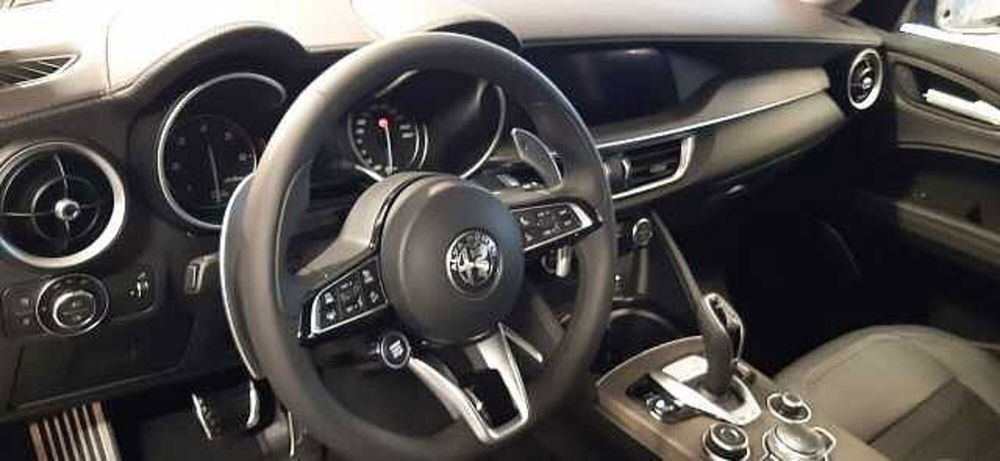 Alfa Romeo Stelvio nuova a Ancona (10)