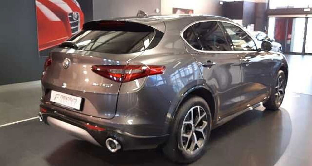 Alfa Romeo Stelvio nuova a Ancona (6)