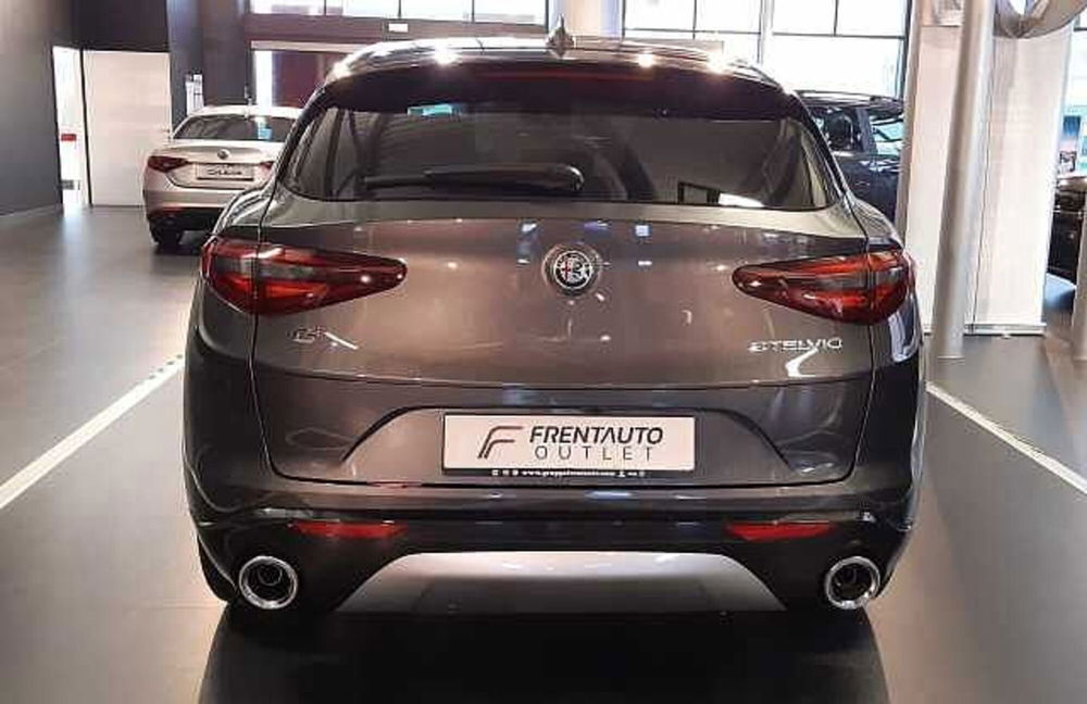 Alfa Romeo Stelvio nuova a Ancona (7)