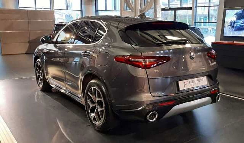 Alfa Romeo Stelvio nuova a Ancona (8)