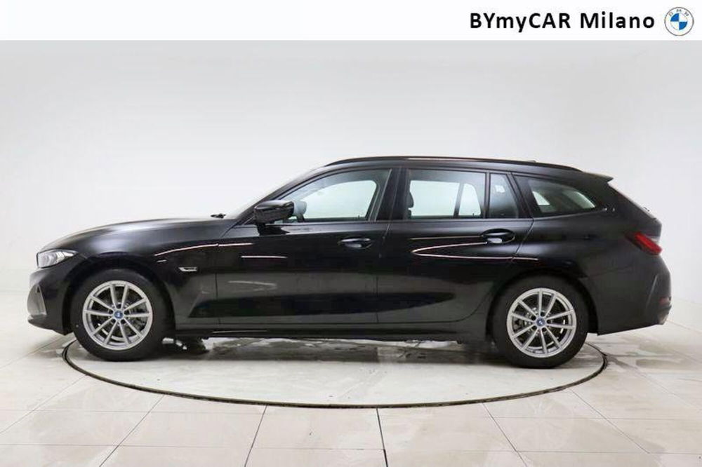 BMW Serie 3 Touring 330e  auto nuova a Milano (3)