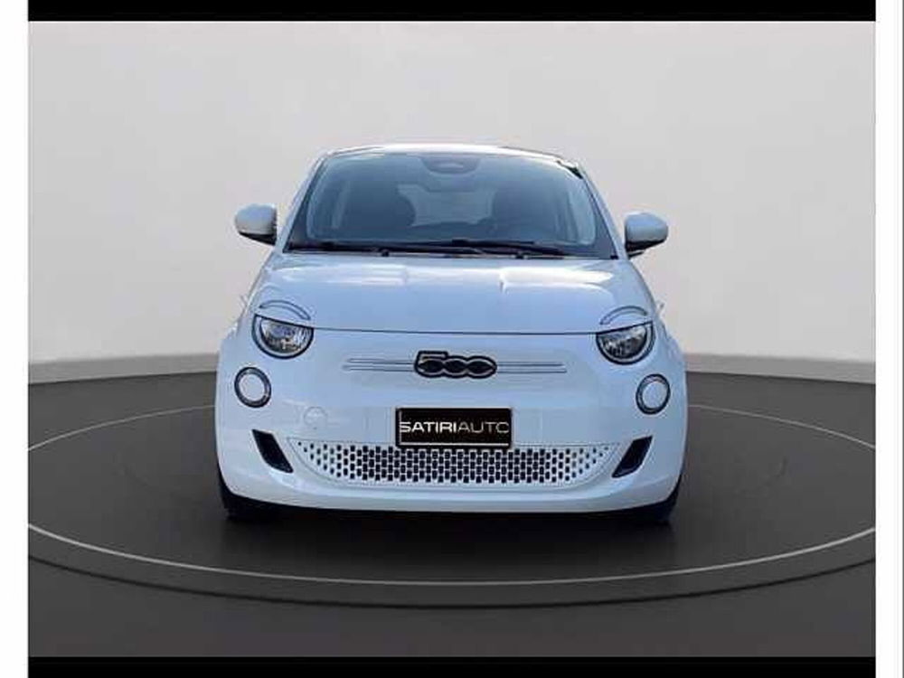 Fiat 500e La Prima 3+1 23,65 kWh del 2023 usata a Gualdo Tadino (2)