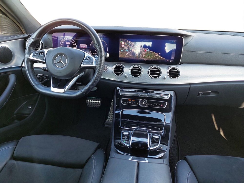 Mercedes-Benz Classe E 220 d 4Matic Auto Premium Plus  del 2018 usata a Triggiano (3)