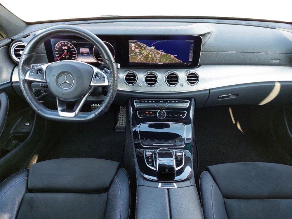 Mercedes-Benz Classe E 220 d 4Matic Auto Premium Plus  del 2018 usata a Triggiano (4)