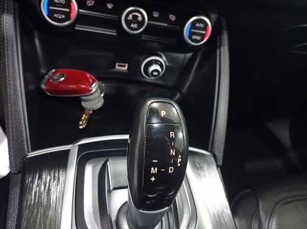 Alfa Romeo Stelvio usata a Lecce (10)