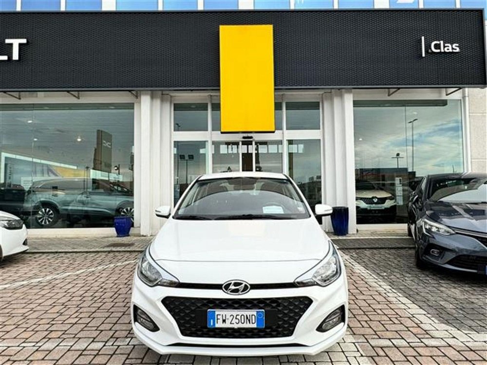 Hyundai i20 1.2 5 porte Econext Connectline del 2019 usata a Livorno (2)