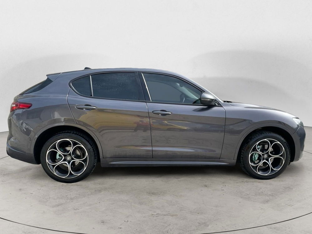 Alfa Romeo Stelvio usata a Salerno (4)