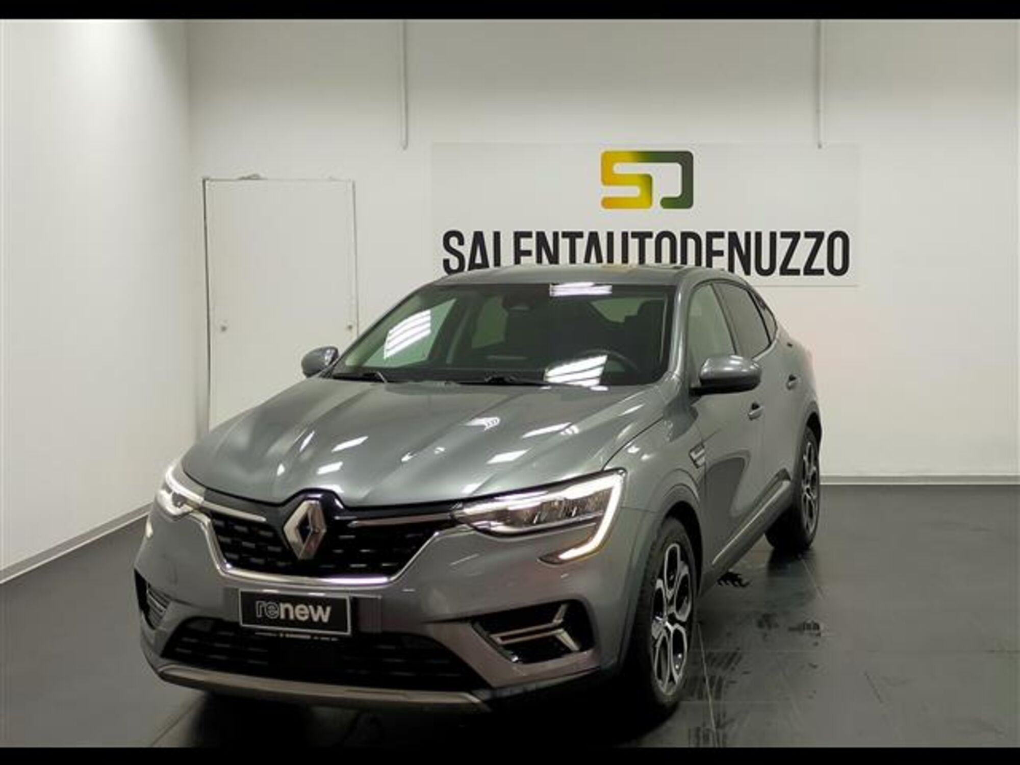 Renault Arkana E-Tech 145 CV Intens  del 2022 usata a Lecce