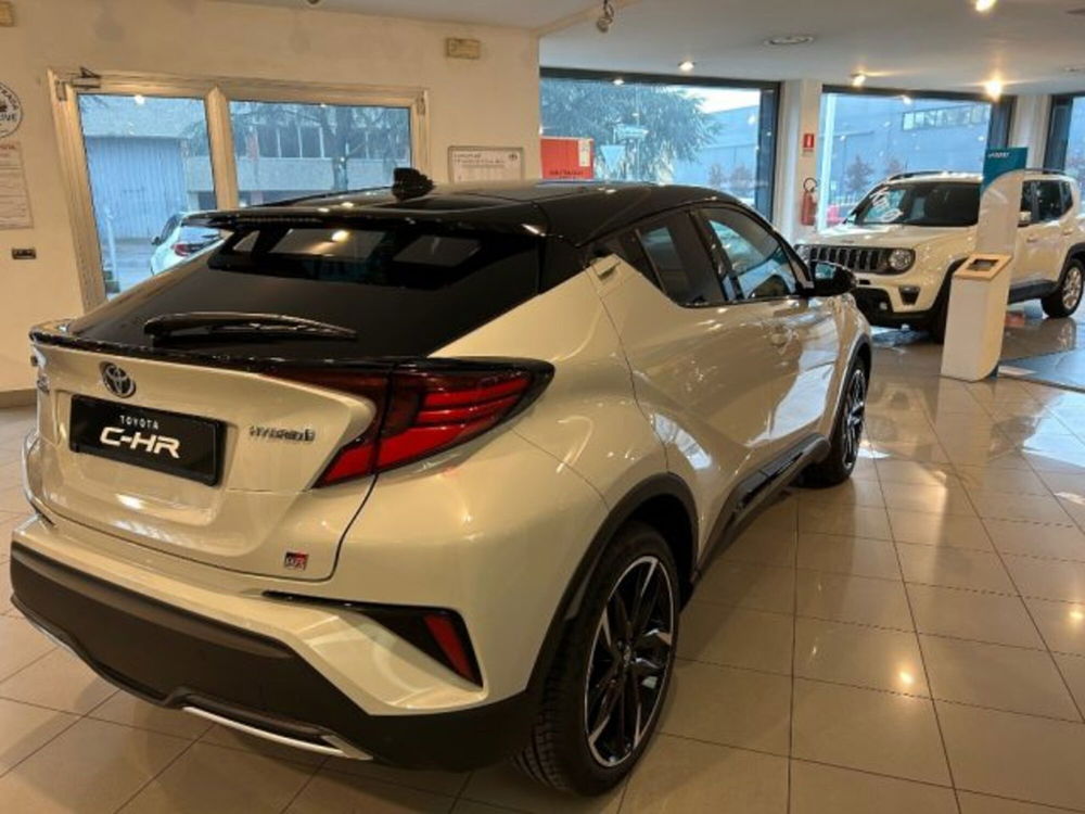 Toyota Toyota C-HR nuova a Alessandria (4)