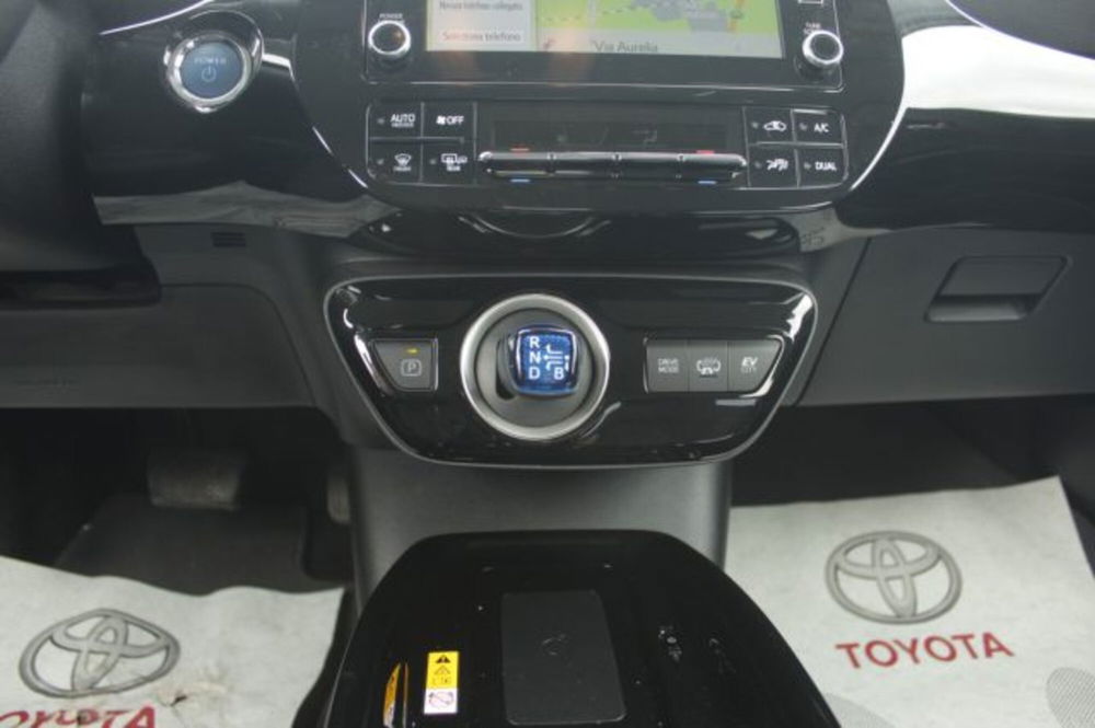 Toyota Prius Plug-in usata a Roma (18)