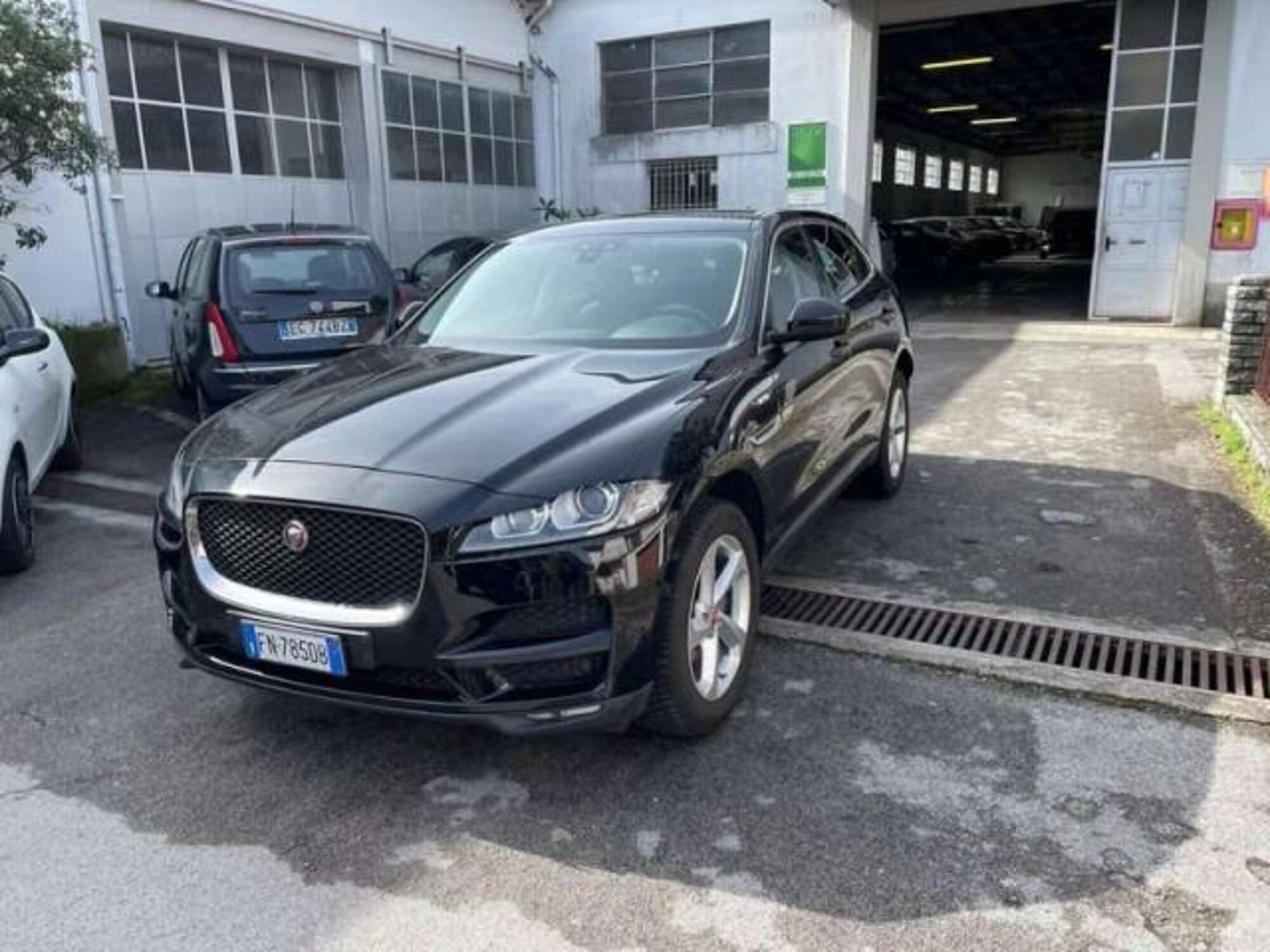 Jaguar F-Pace 2.0 D 180 CV aut. Portfolio  del 2018 usata a Barga