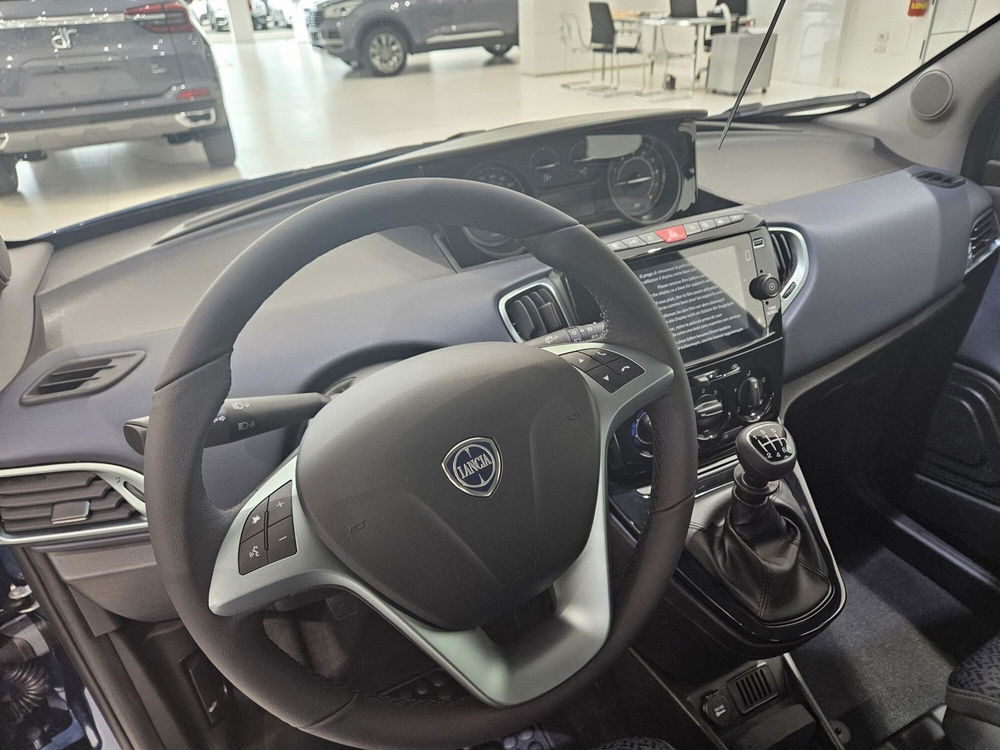 Lancia Ypsilon nuova a Prato (10)