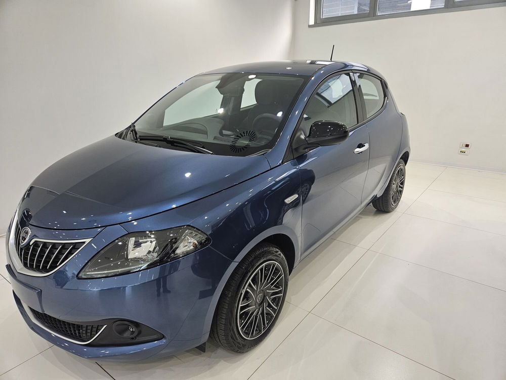 Lancia Ypsilon nuova a Prato (8)