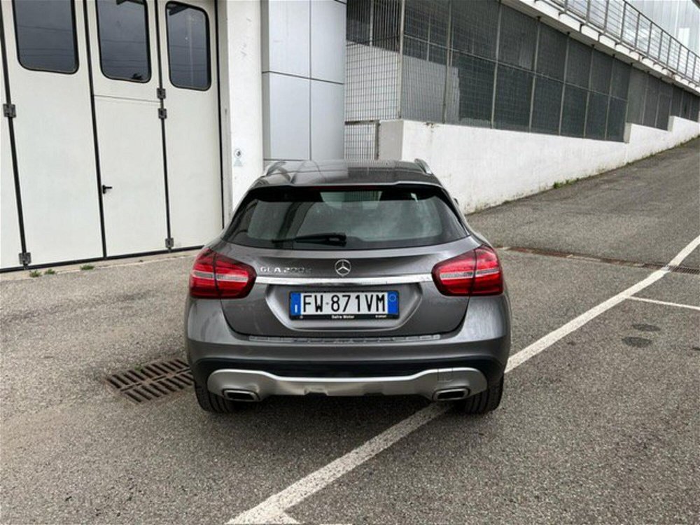 Mercedes-Benz GLA SUV 200 d Automatic Sport  del 2019 usata a Rende (3)