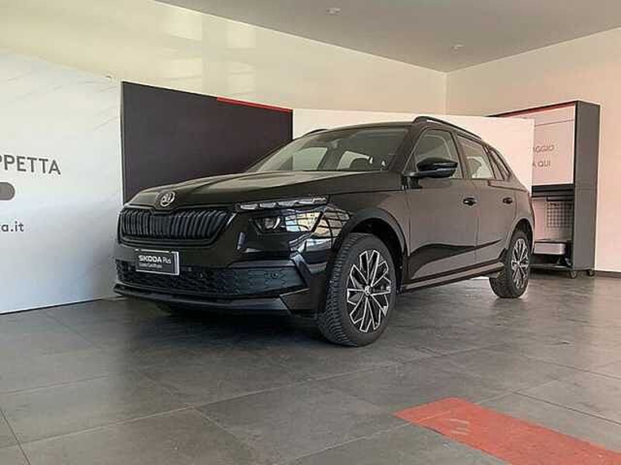 Skoda Kamiq 1.0 tsi Black Dots 95cv del 2023 usata a Rende