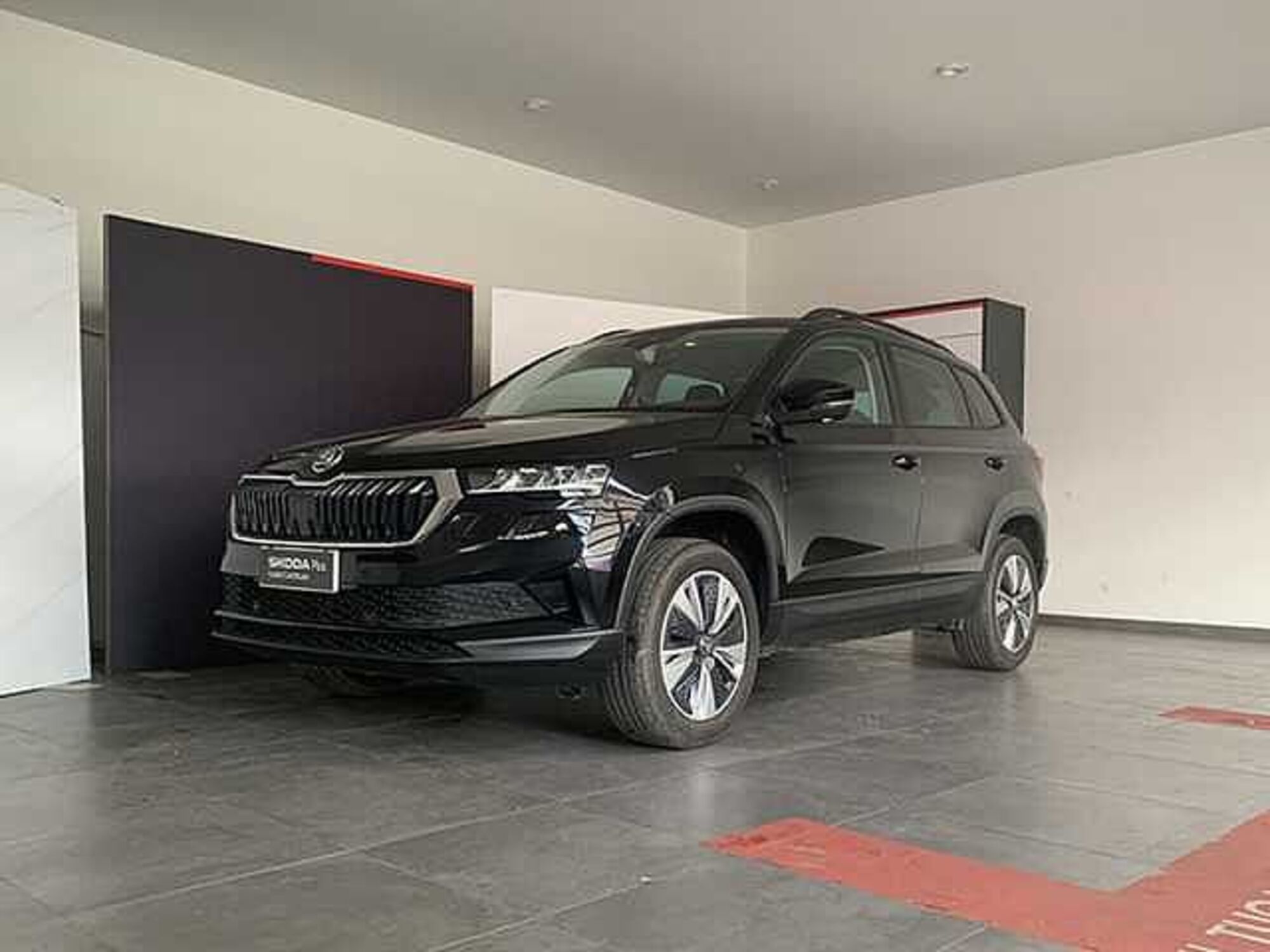 Skoda Karoq 1.0 TSI 110 CV Executive  del 2023 usata a Rende