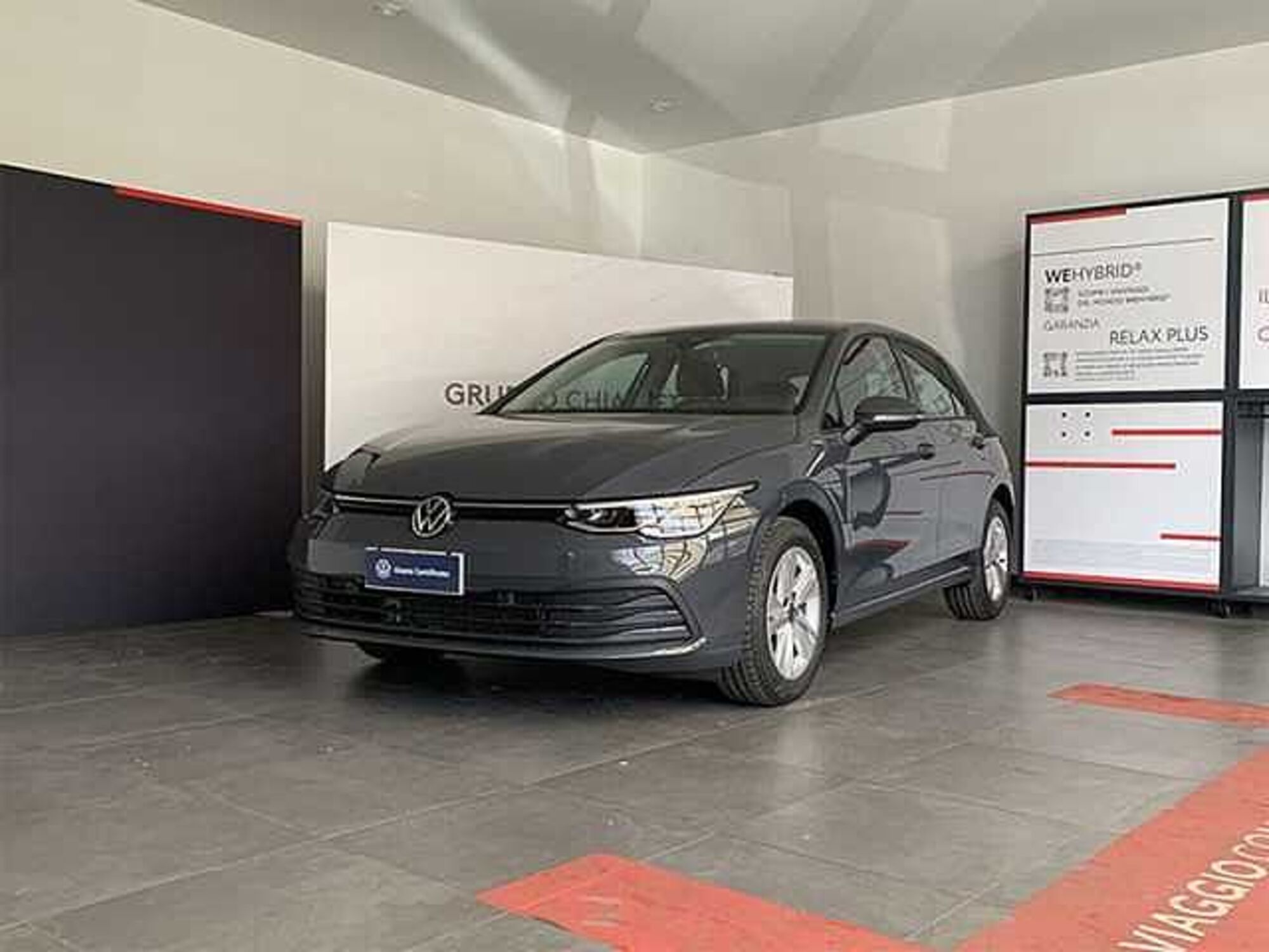 Volkswagen Golf 1.0 eTSI EVO DSG Life del 2023 usata a Rende