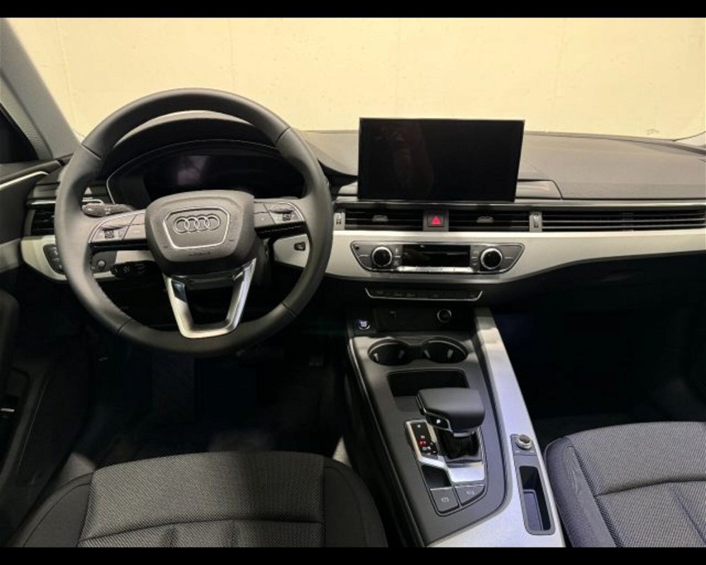 Audi A4 Avant 30 TDI/136 CV S tronic Business  nuova a Conegliano (3)