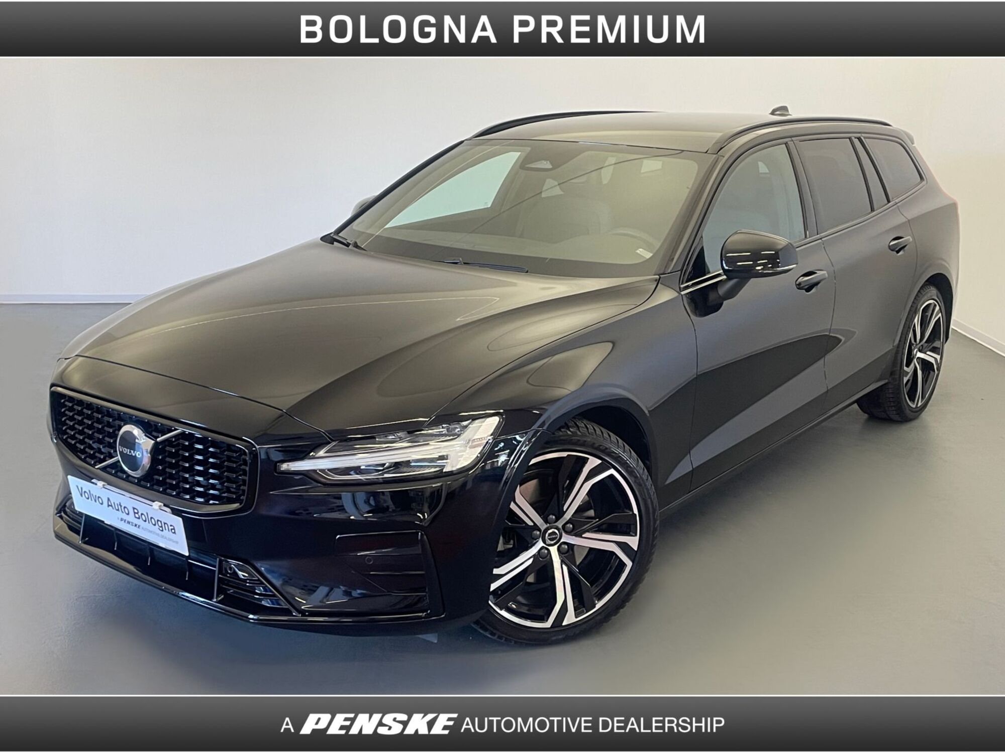 Volvo V60 B4 automatico Plus Dark  del 2023 usata a Casalecchio di Reno