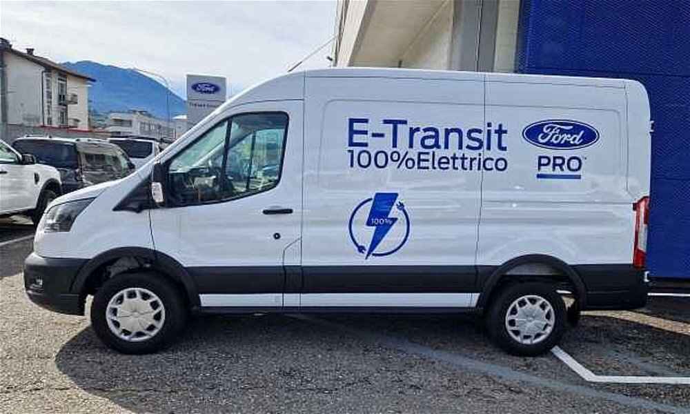 Ford E-Transit Furgone 350 Batteria 68kWh 184CV PM-TM Furgone Trend del 2022 usata a Trento (4)