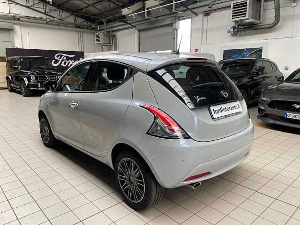 Lancia Ypsilon usata a Milano (10)