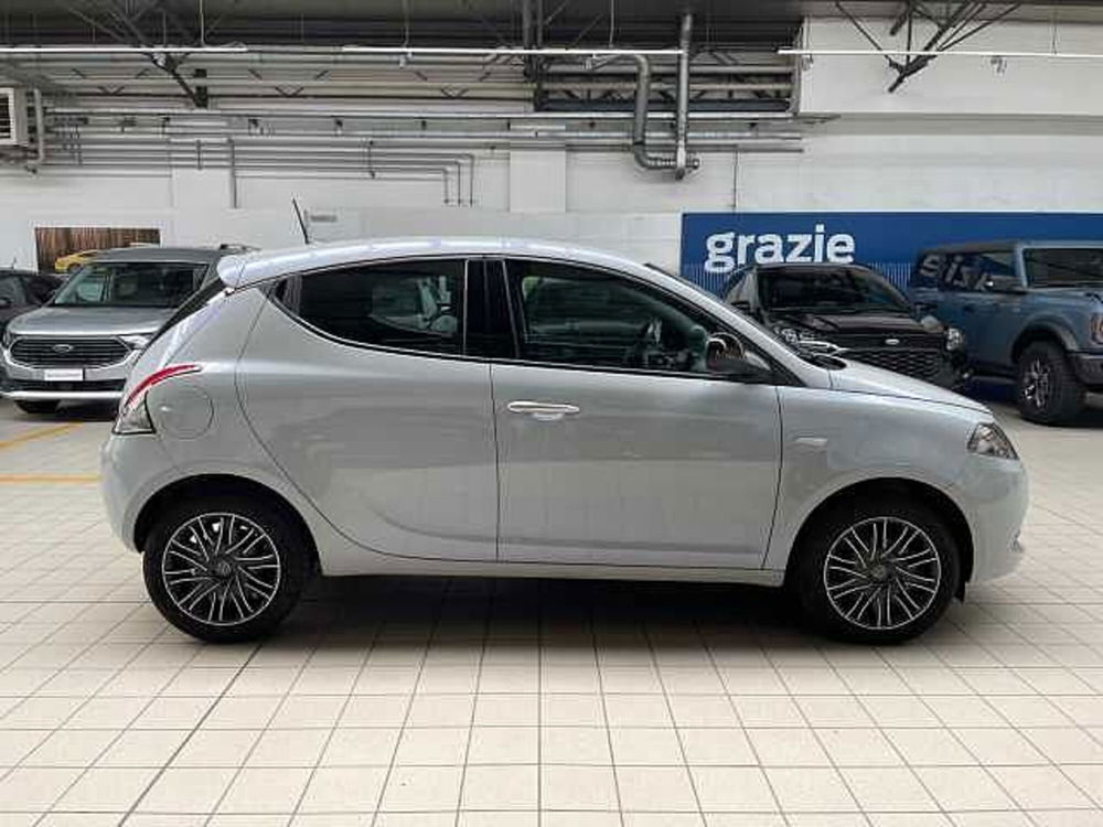 Lancia Ypsilon usata a Milano (12)