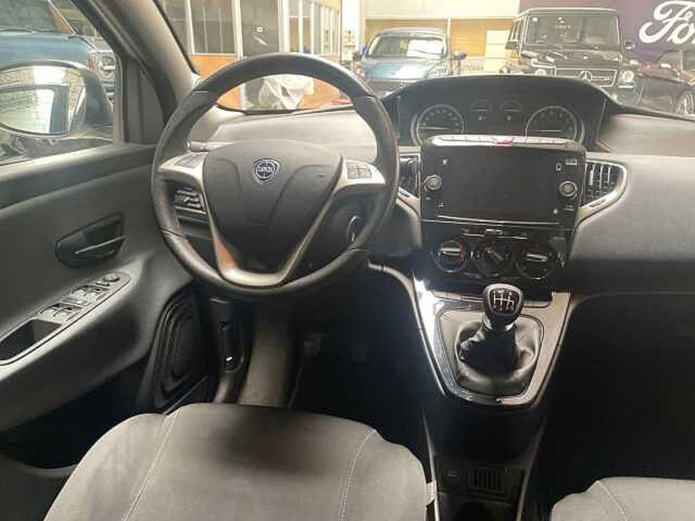 Lancia Ypsilon usata a Milano (5)