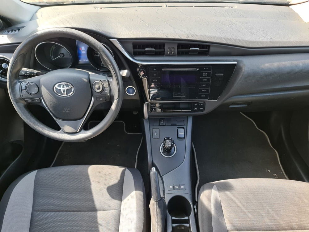 Toyota Auris Station Wagon 1.8 Hybrid Cool  del 2018 usata a Bologna (5)