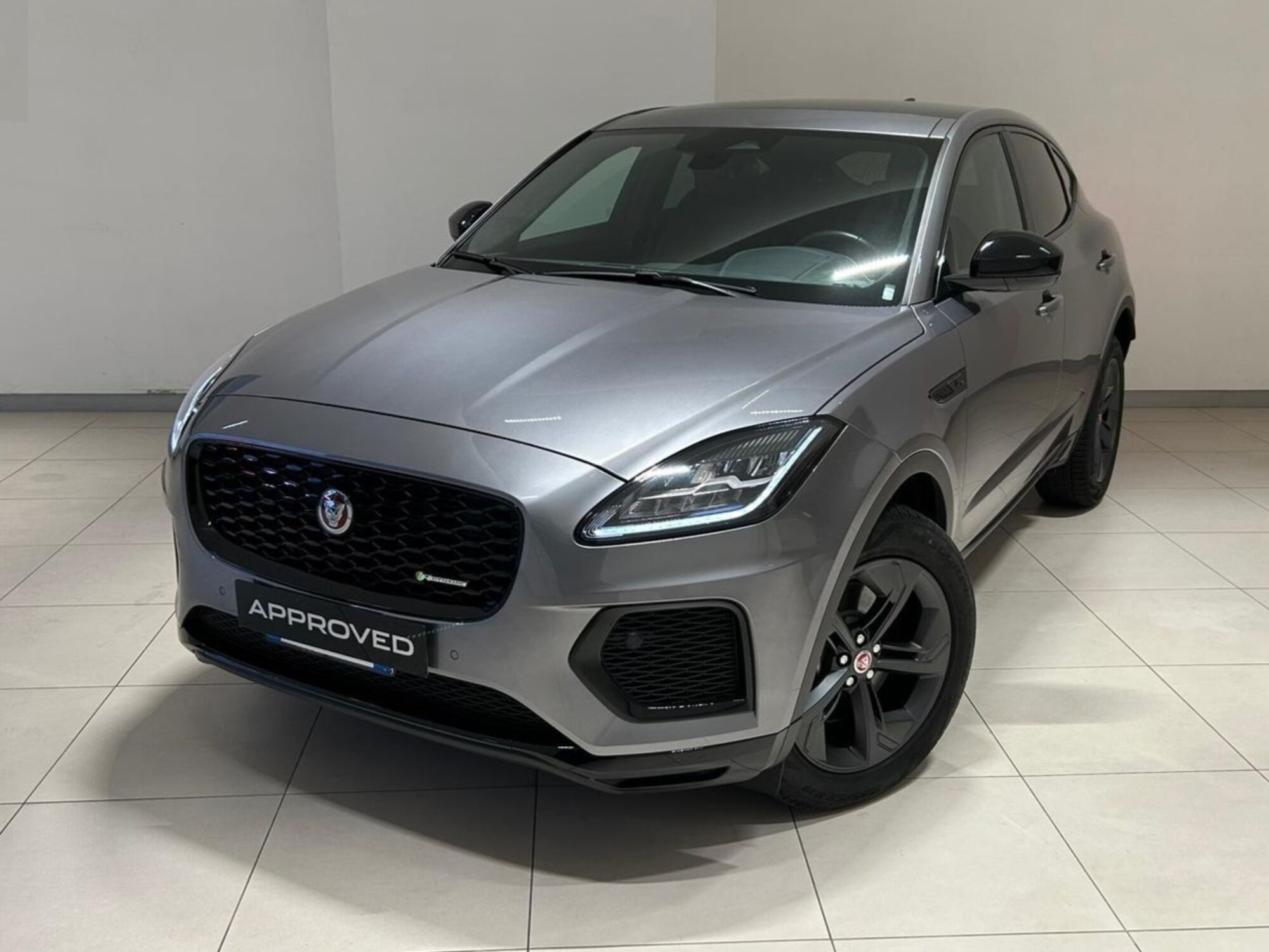 Jaguar E-Pace 2.0D I4 163 CV AWD Auto R-Dynamic Black  del 2023 usata a Napoli