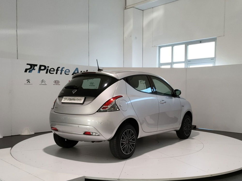 Lancia Ypsilon usata a L'Aquila (4)