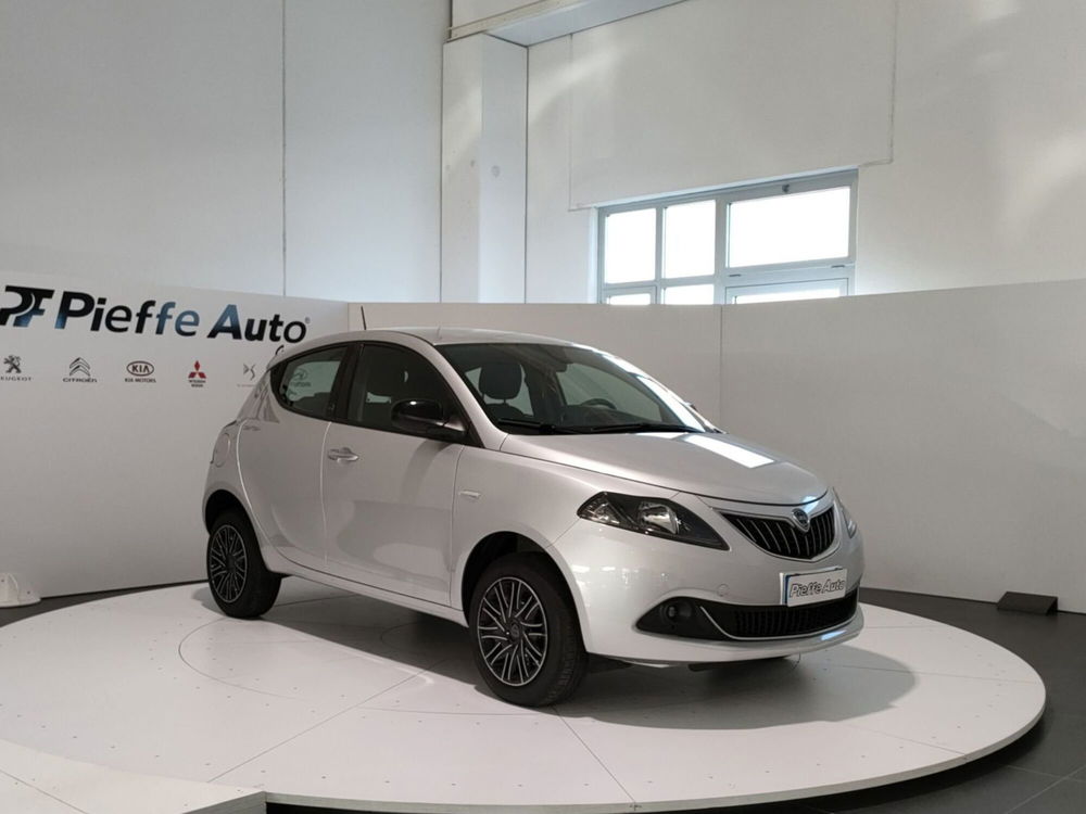 Lancia Ypsilon usata a L'Aquila (6)