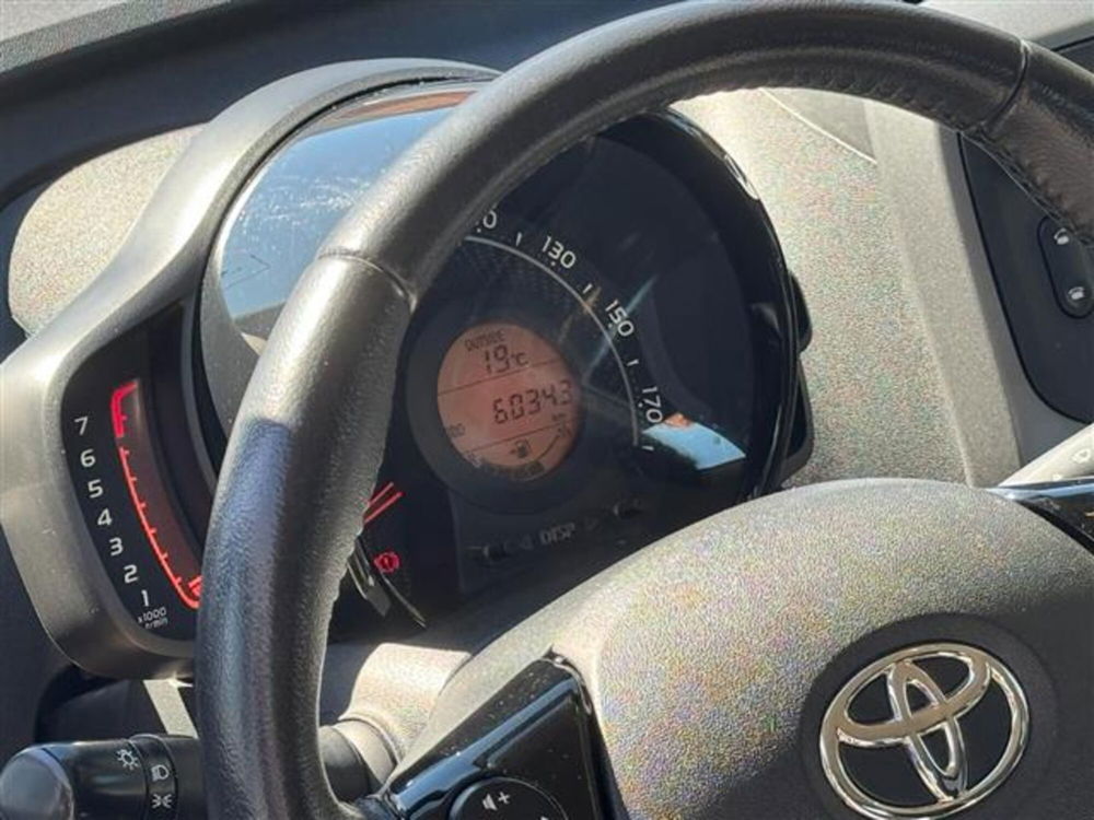 Toyota Aygo X usata a Pavia (12)