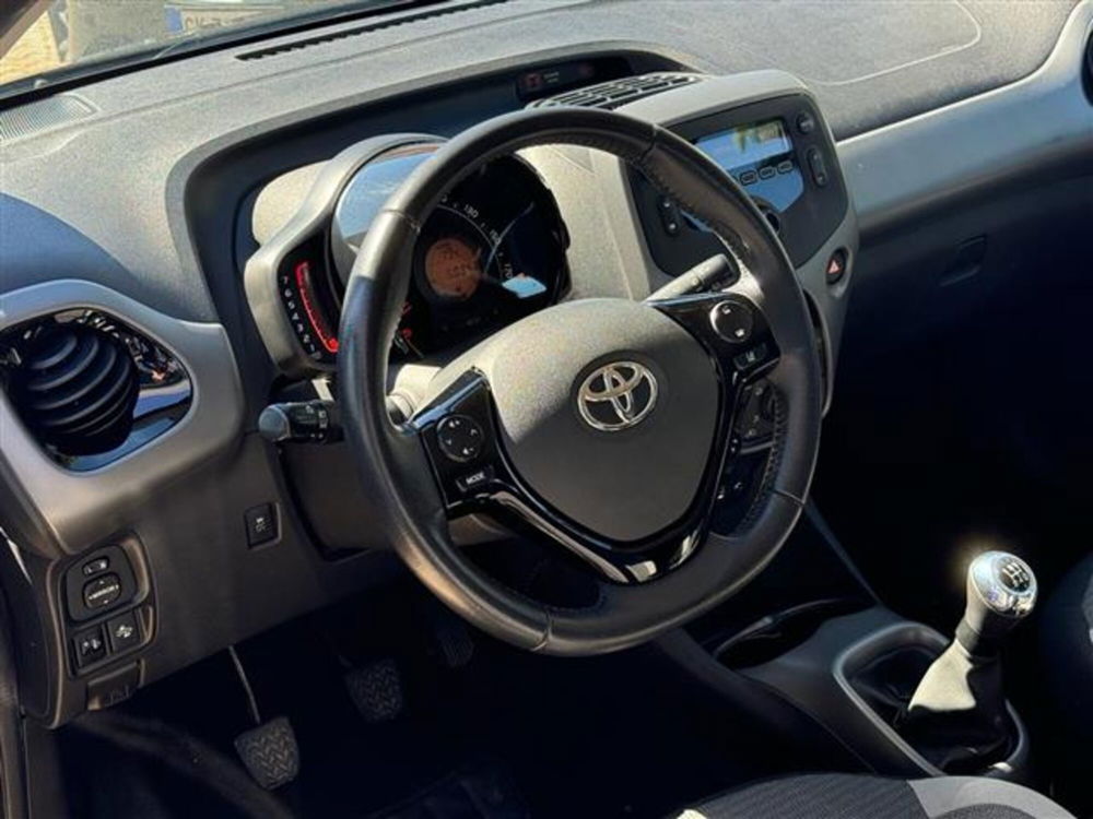 Toyota Aygo X usata a Pavia (8)