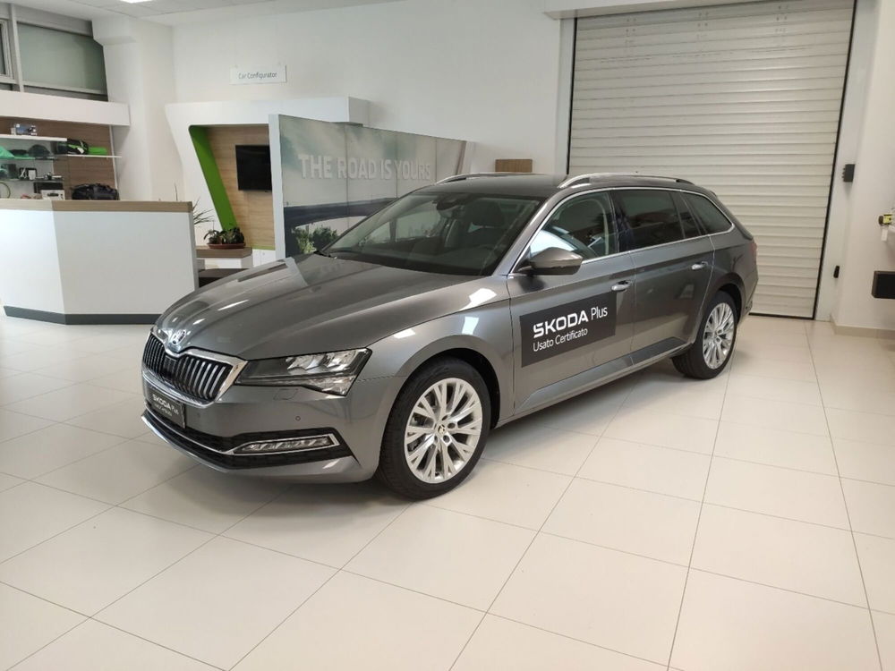 Skoda Superb Wagon 2.0 tdi Style 150cv dsg nuova a Arezzo