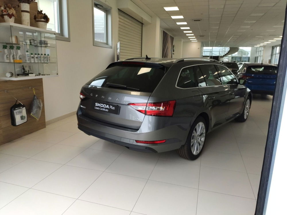 Skoda Superb nuova a Arezzo (3)