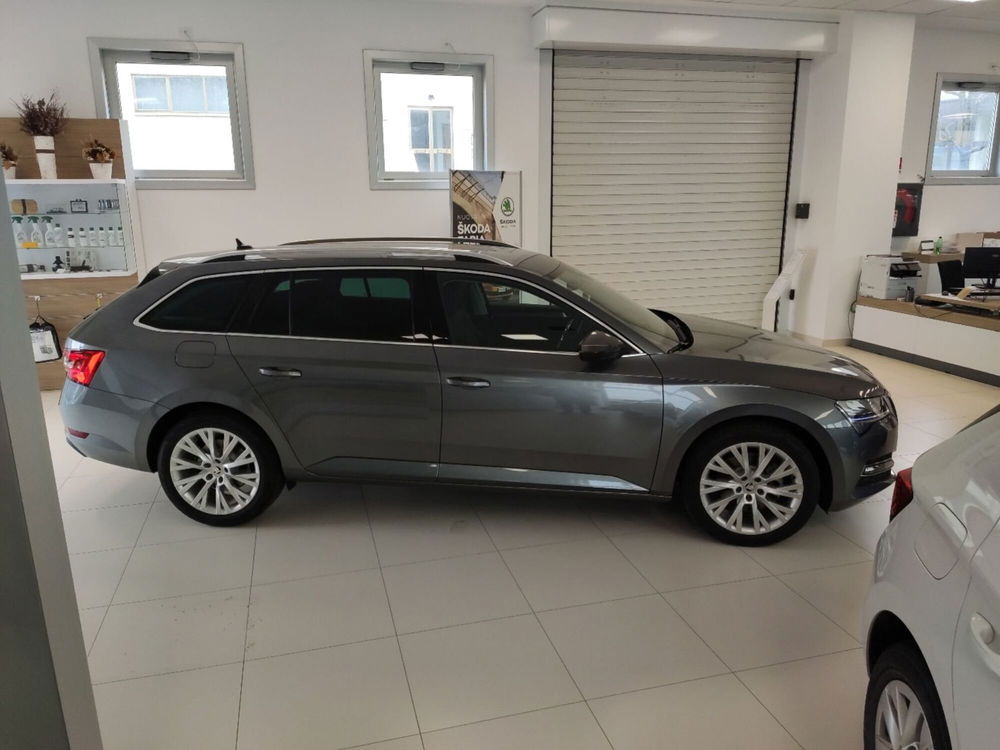 Skoda Superb nuova a Arezzo (7)