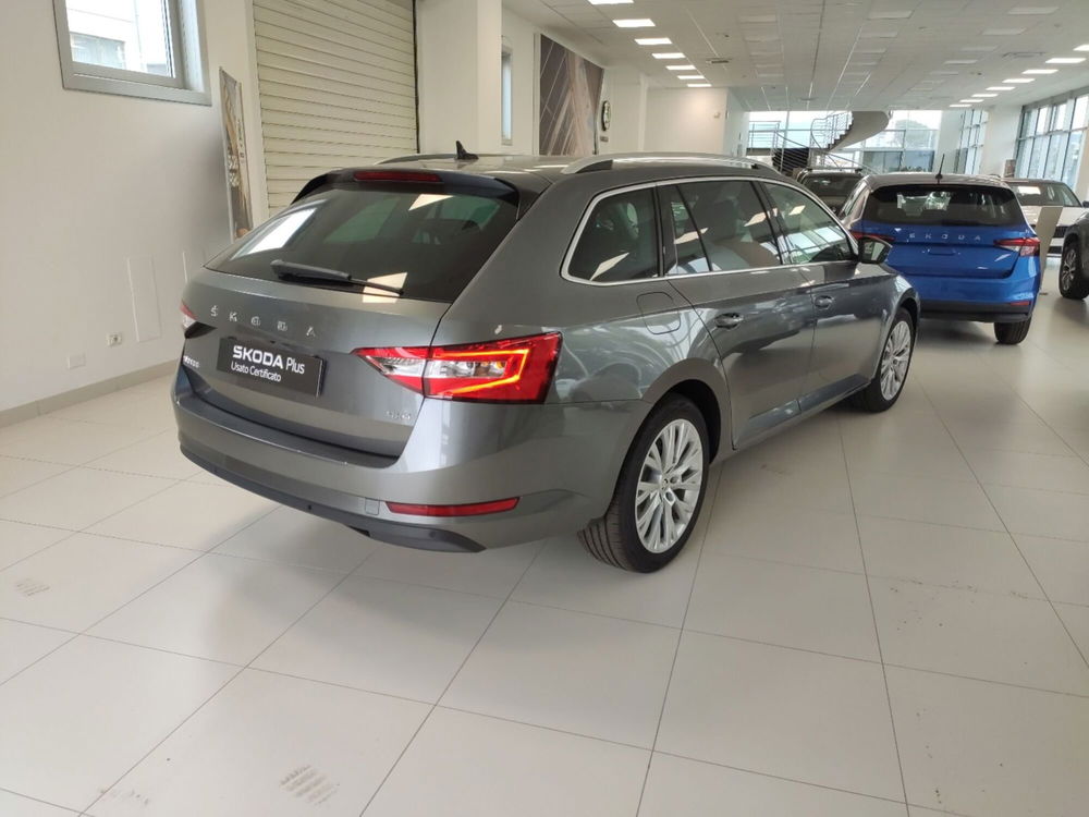 Skoda Superb nuova a Arezzo (8)