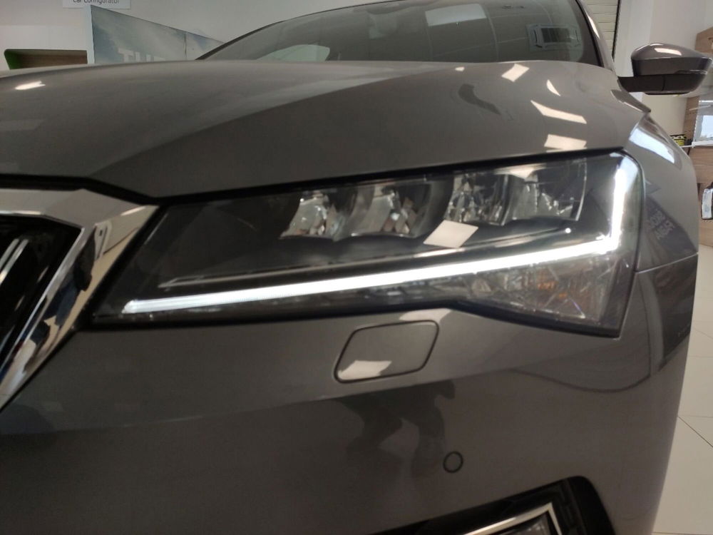 Skoda Superb nuova a Arezzo (9)