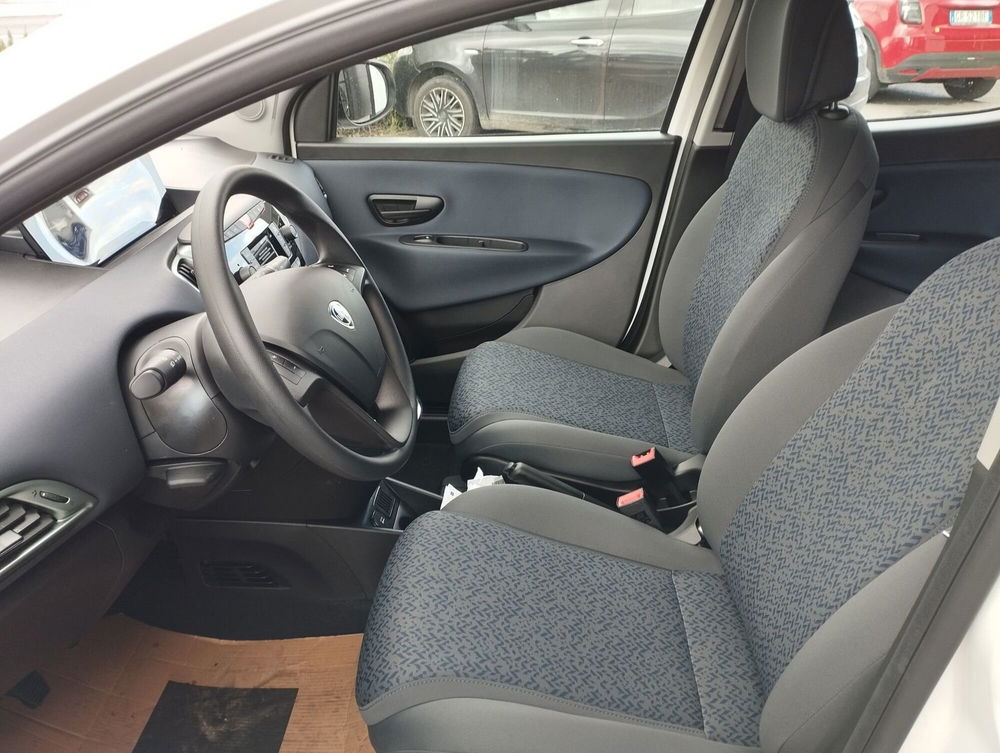 Lancia Ypsilon nuova a Frosinone (10)