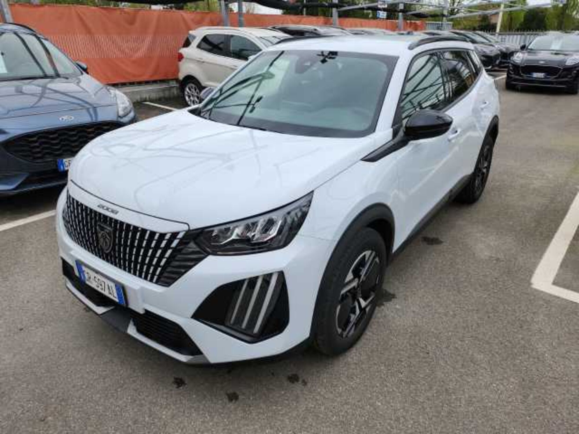 Peugeot 2008 1.2 puretech Allure s&amp;s 100cv del 2023 usata a Bologna