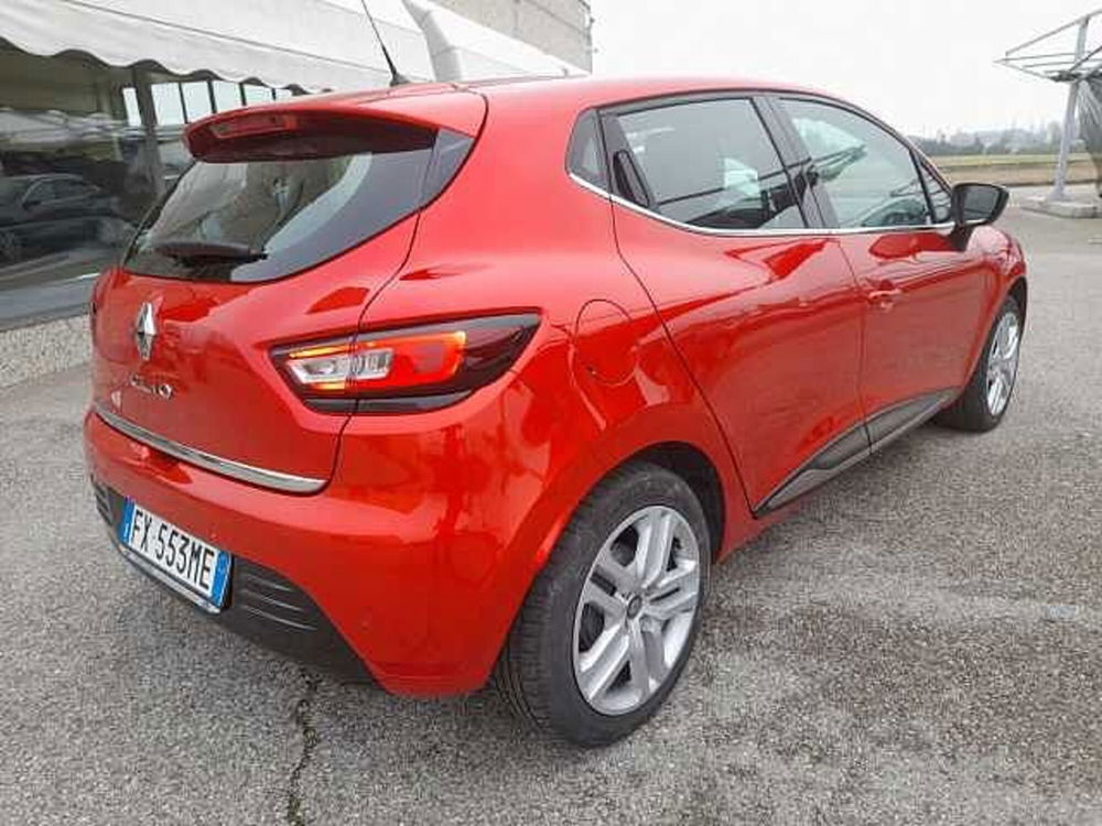 Renault Clio TCe 12V 90 CV GPL 5 porte Moschino Life del 2019 usata a Bologna (2)