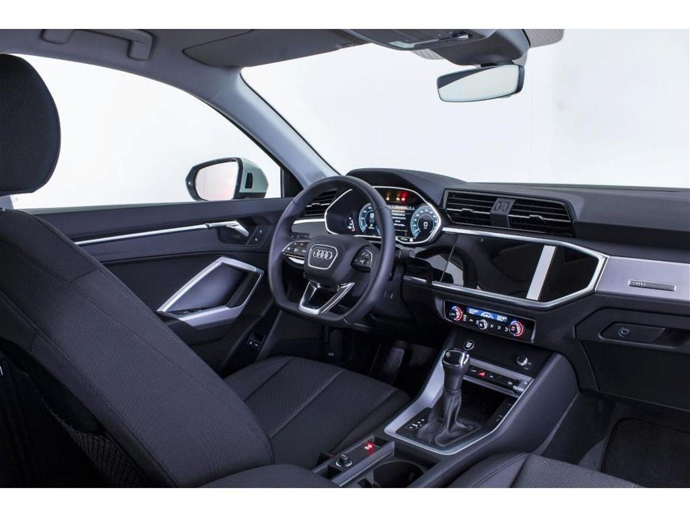Audi Q3 Sportback 45 TFSI e S tronic Identity Black nuova a Paruzzaro (4)