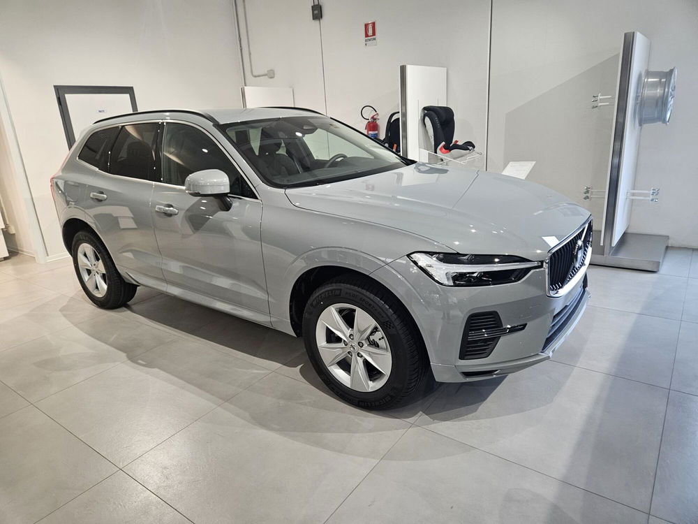 Volvo XC60 nuova a Prato (10)