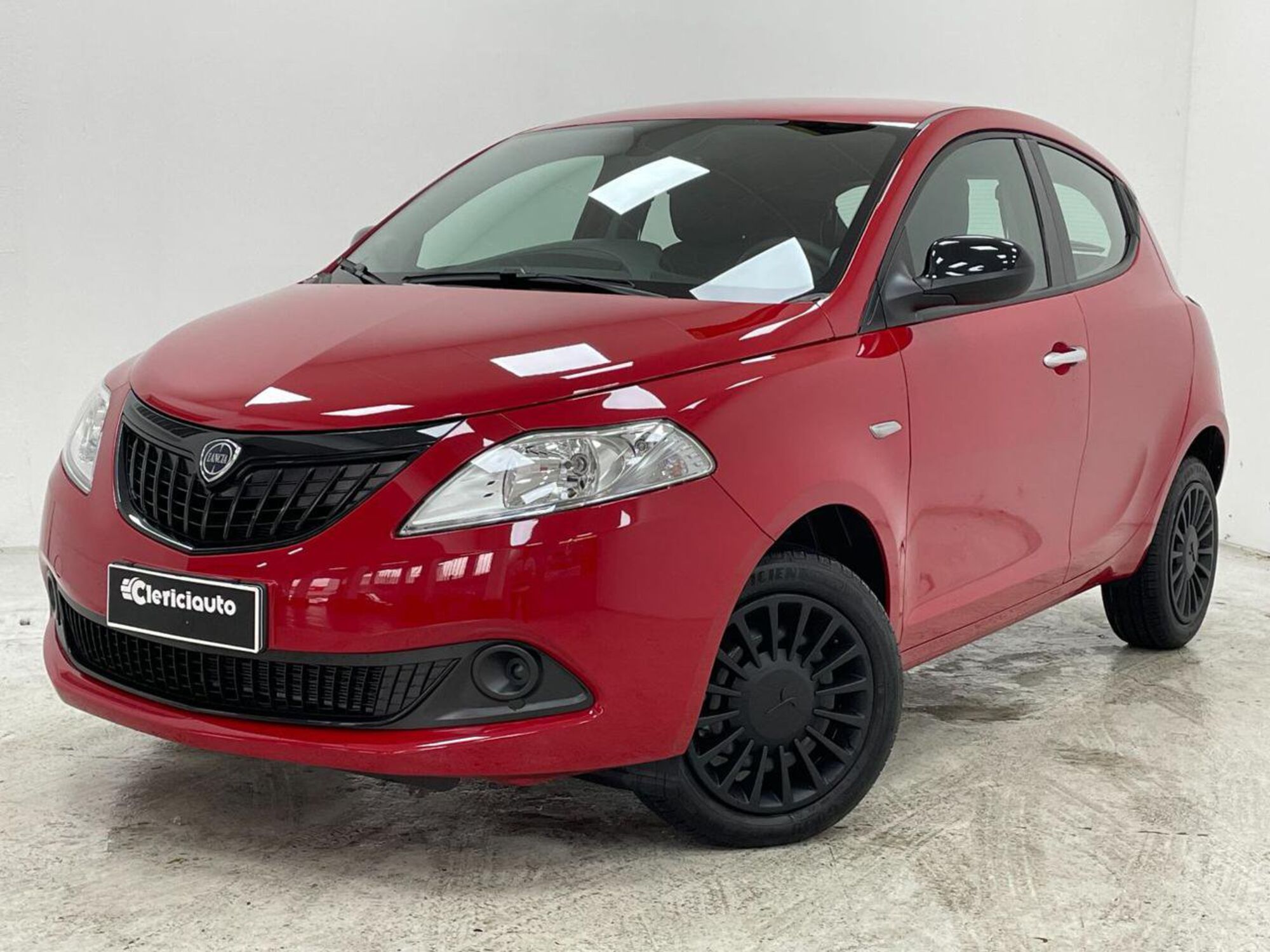 Lancia Ypsilon 1.0 FireFly 5 porte S&amp;S Hybrid Ecochic Silver  nuova a Lurate Caccivio