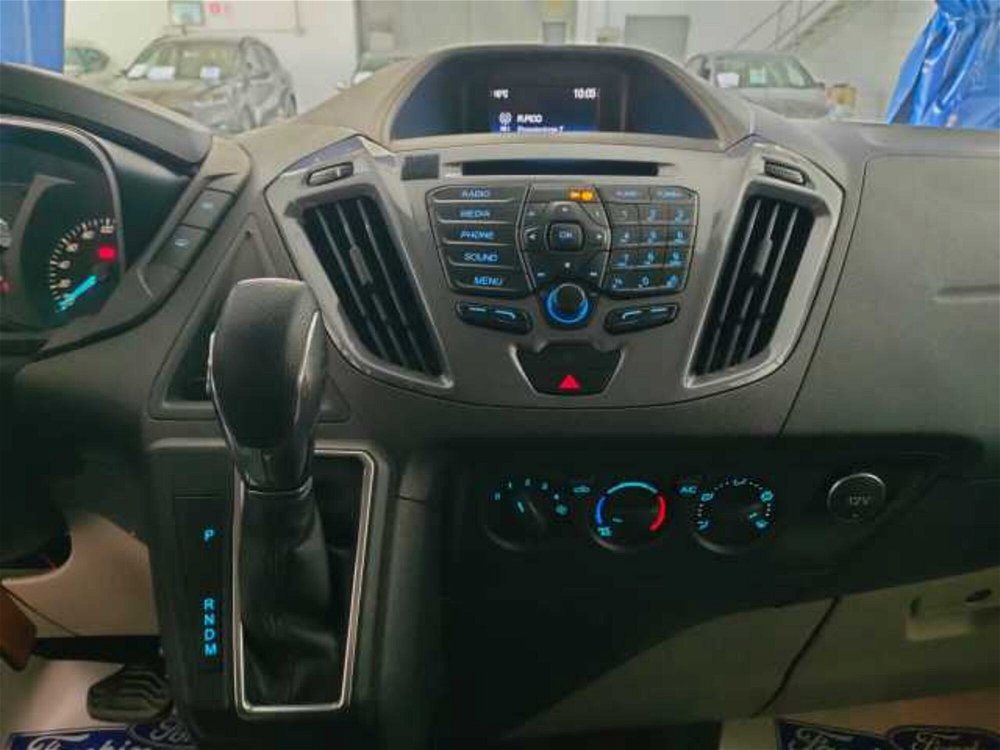 Ford Tourneo Custom 310 2.0 TDCi 170CV aut. PL Titanium  del 2017 usata a San Bonifacio (3)