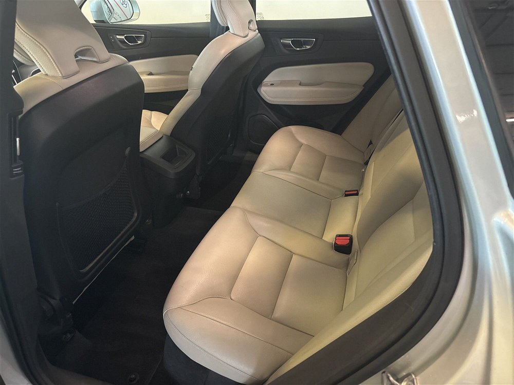 Volvo XC60 D4 AWD Geartronic Business Plus del 2019 usata a Reggio Calabria (5)