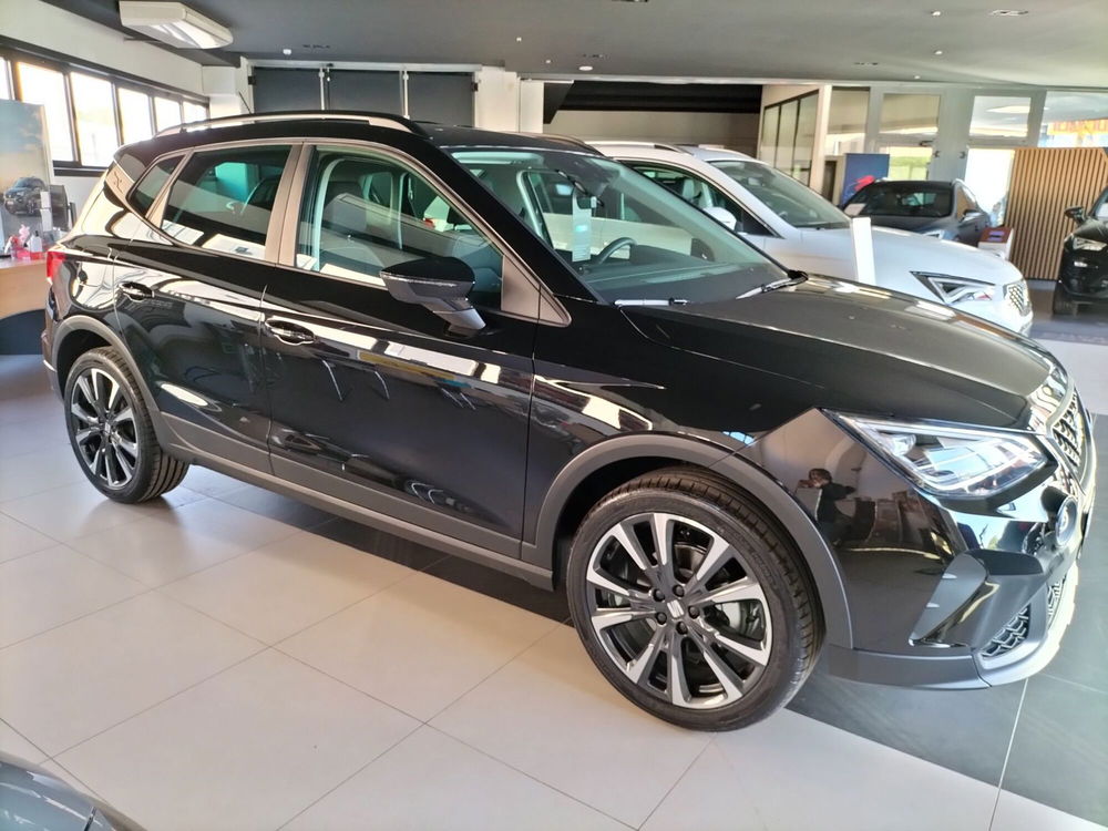 SEAT Arona 1.0 EcoTSI Black Edition nuova a Ferrara (4)