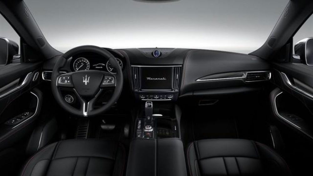 Maserati Levante nuova a Modena (6)