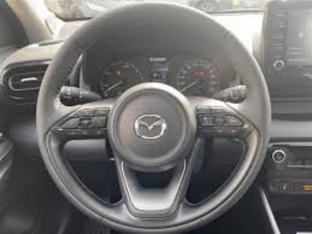 Mazda Mazda2 Hybrid 1.5 VVT e-CVT Full Hybrid Electric Pure nuova a Prato (2)