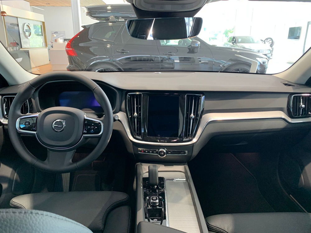 Volvo V60 nuova a Como (13)